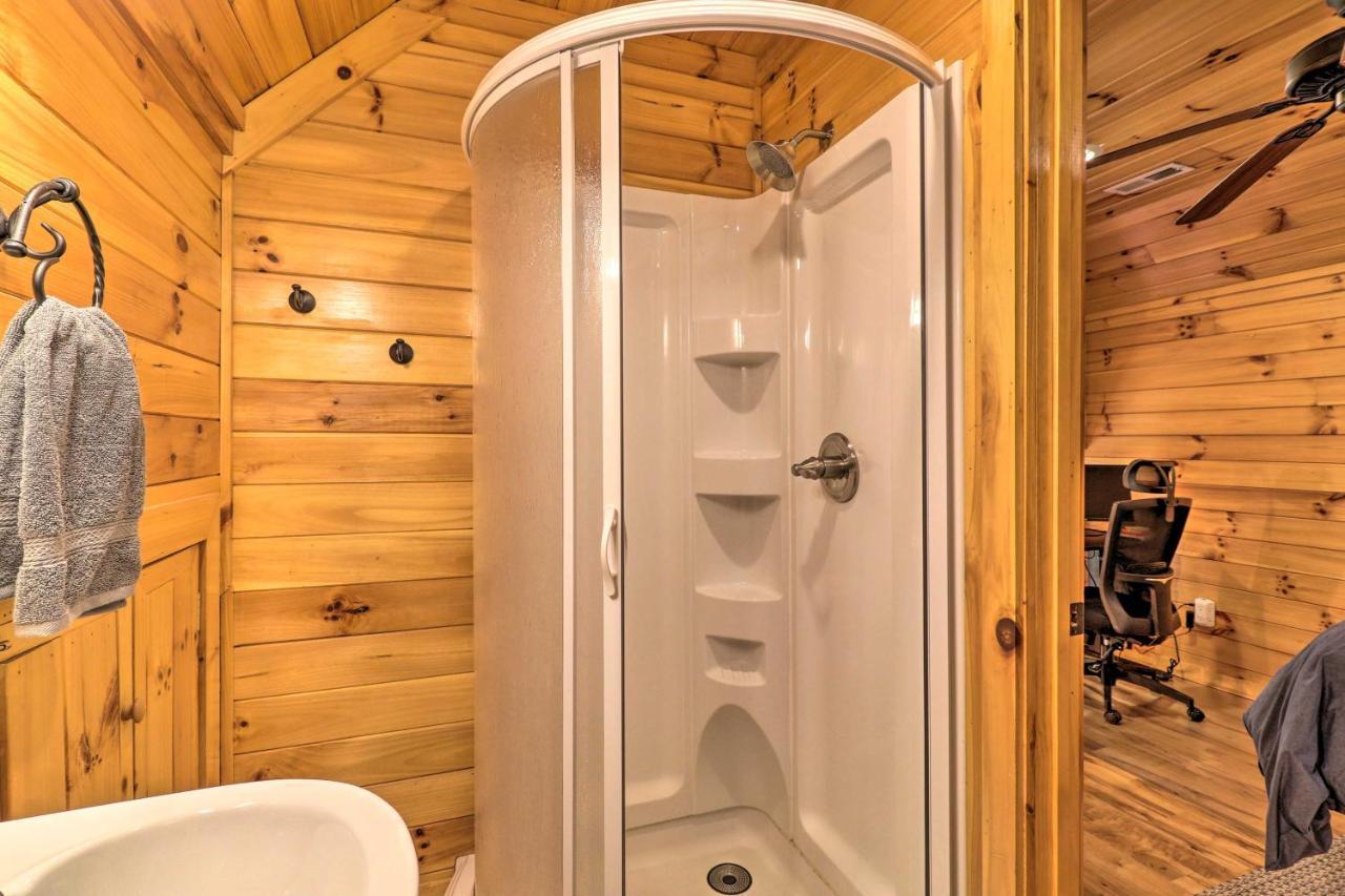 Cozy Boone Cabin With Deck Close To Downtown! Luaran gambar