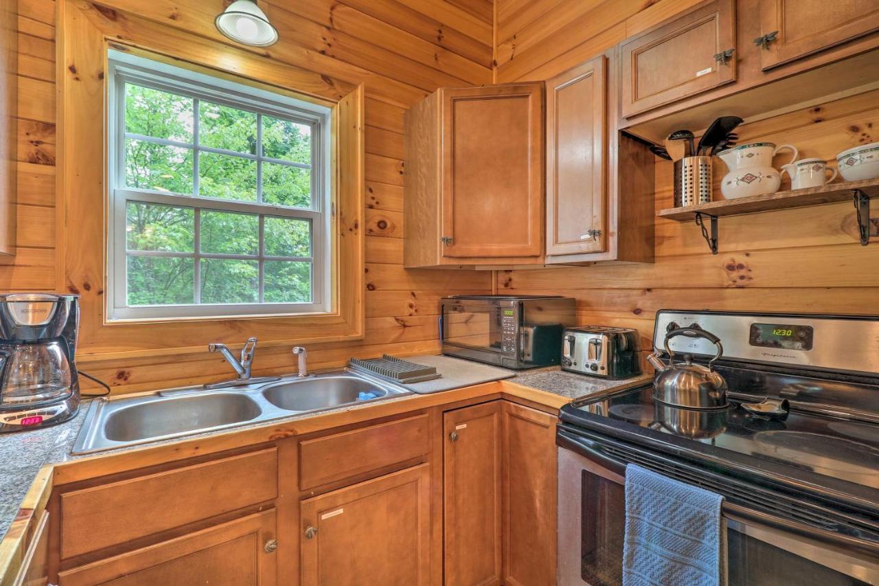 Cozy Boone Cabin With Deck Close To Downtown! Luaran gambar