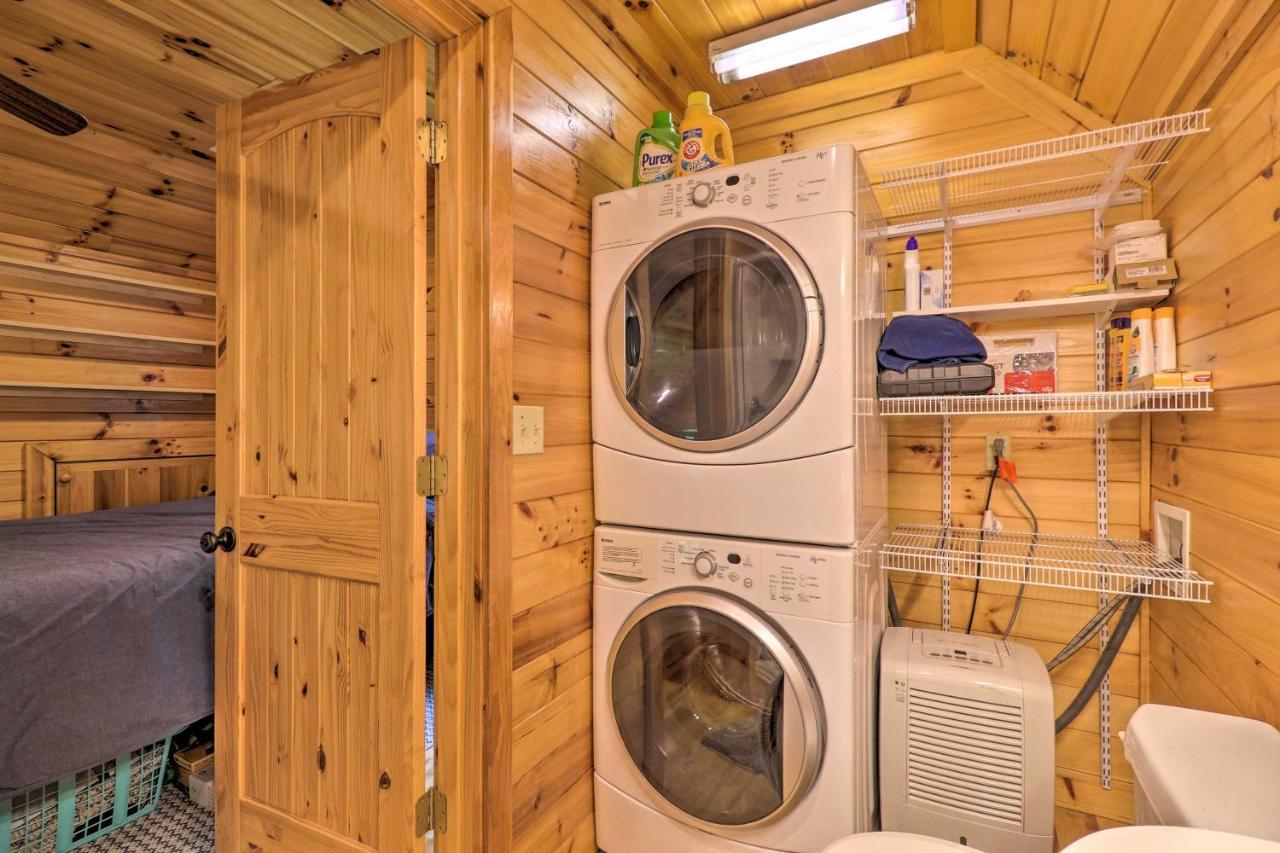 Cozy Boone Cabin With Deck Close To Downtown! Luaran gambar